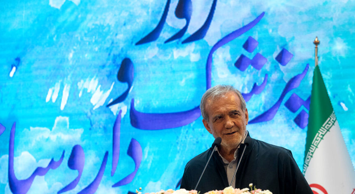 خبر سیاسی:فیلم لحظه ترکیدن بغض دکتر پزشکیان در مراسم خبر سیاسی:فیلم لحظه ترکیدن بغض دکتر پزشکیان در مراسم