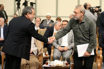 معمای دیدار لاریجانی و عراقچی؛ آیا سیاست خارجی ایران وارد فاز جدیدی میشود؟ معمای دیدار لاریجانی و عراقچی؛ آیا سیاست خارجی ایران وارد فاز جدیدی میشود؟