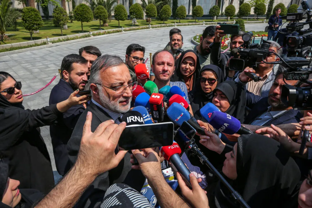 زاکانی: «شهرزاد» رقیب اسنپ و تپسی نیست / پیشبینی ۱۲۰ هزار تاکسی هوشمند در تهران زاکانی: «شهرزاد» رقیب اسنپ و تپسی نیست / پیشبینی ۱۲۰ هزار تاکسی هوشمند در تهران