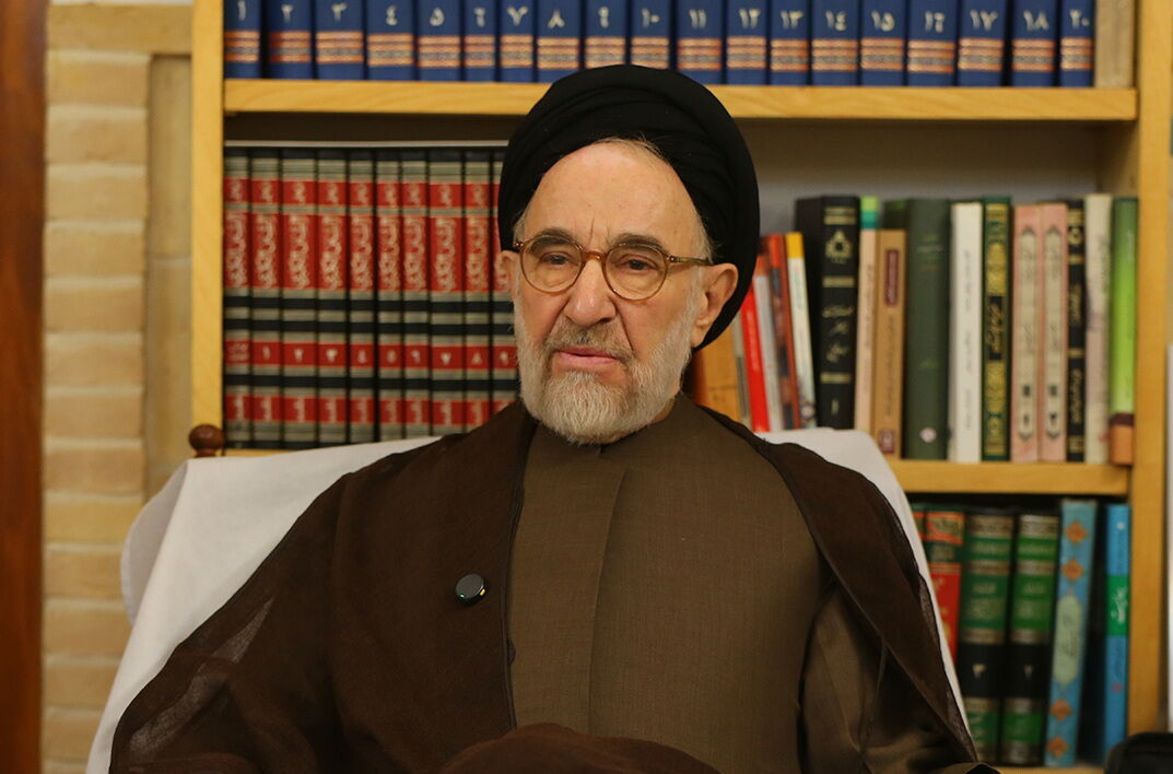 چرا سید محمد خاتمی در مراسم وداع و نماز بر پیکر مطهر رهبر شهید انقلاب حاضر نشد؟ چرا سید محمد خاتمی در مراسم وداع و نماز بر پیکر مطهر رهبر شهید انقلاب حاضر نشد؟