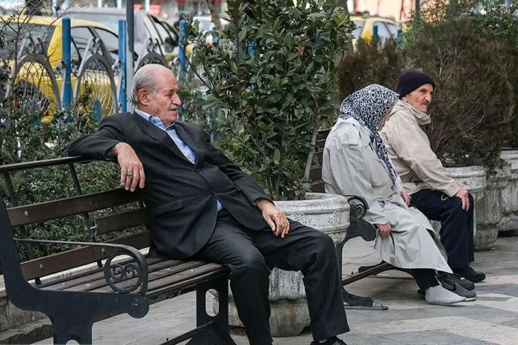 اختلال در سامانه وام بازنشستگان؛ وعدهها محقق نشد