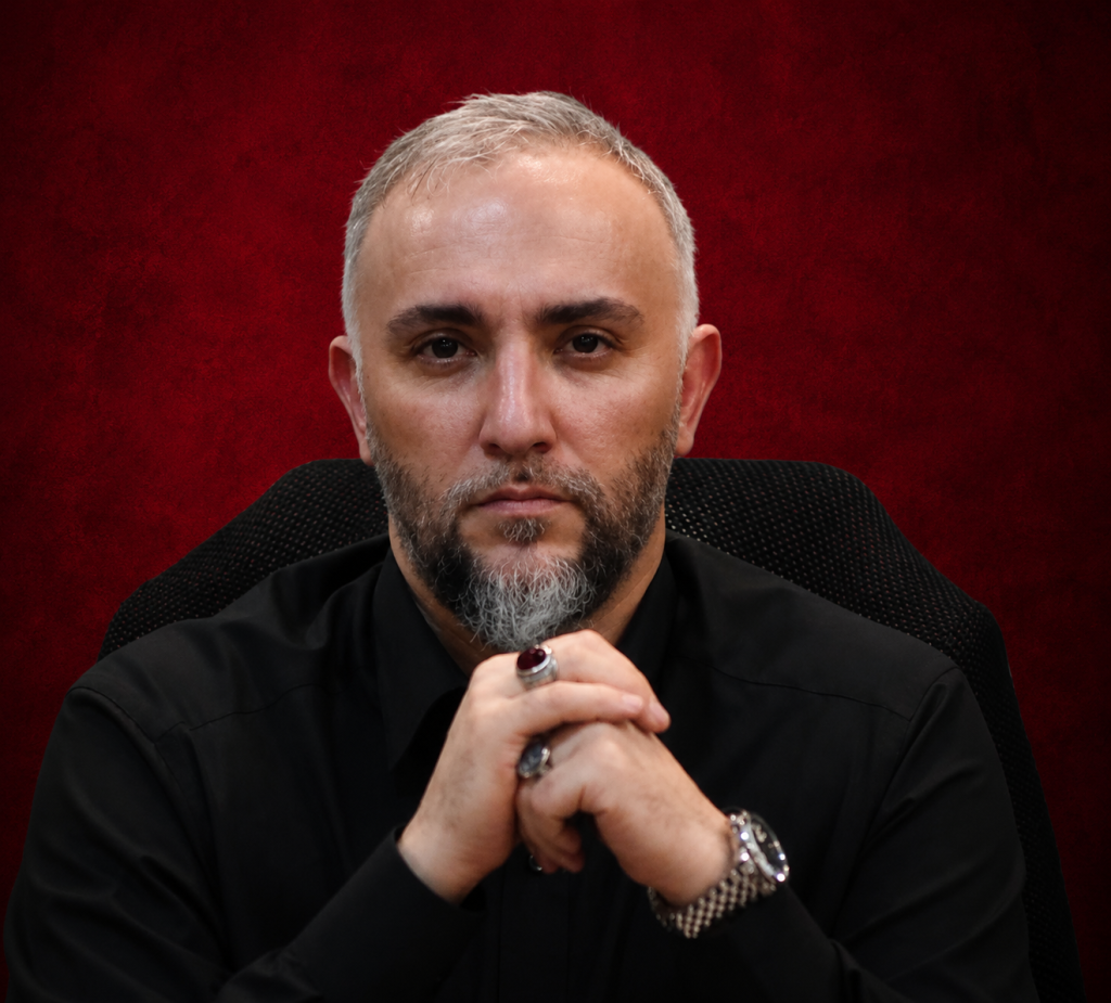 تفکری در هر دو جناح سیاسی کشور متهم به خیانت شدند